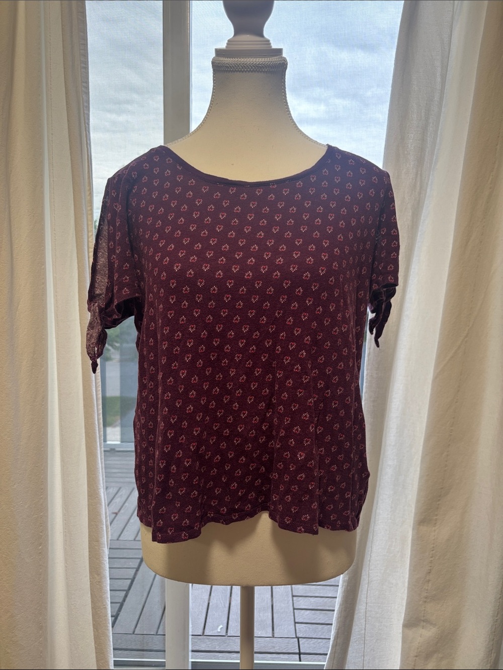 Reitmans Burgundy Short Sleeve Patterned Tee